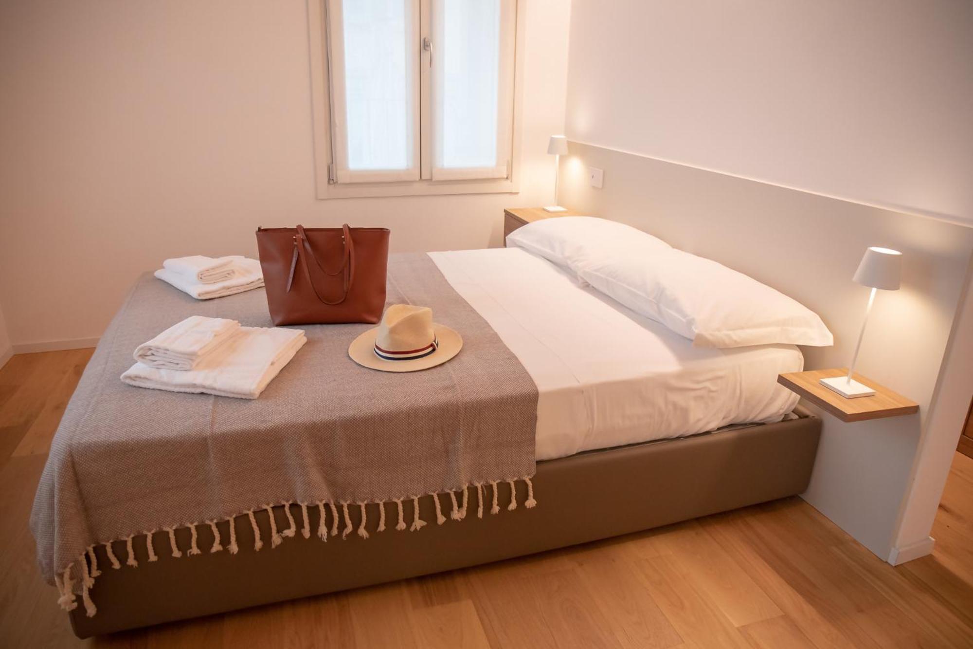 Amendola City View Apartments Suite Romantica Côme Esterno foto